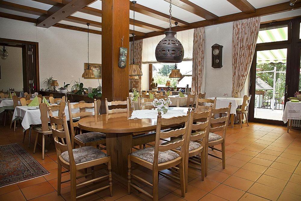Hotel&Restaurant Krone Waldbronn Bagian luar foto